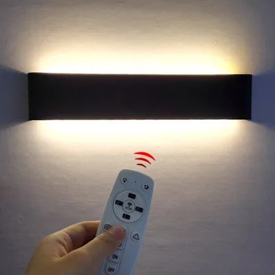 Image de Applique murale à LED avec variateur linéaire, idéale pour la chambre à coucher, le salon et à proximité du lit, télécommande incluse.
