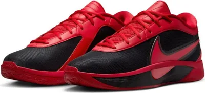 Produktbild von Nike Giannis Freak 6 Herrenschuhe, Schwarz/University Red („Bred“), Größe 43