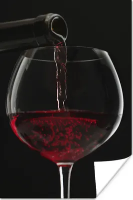 Produktbild von MuchoWow® Poster Bild von Rotwein, der in ein Weinglas gegossen wird 60x90 cm - Wanddekoration