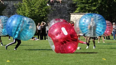 Produktbild von Jochen Schweizer Bubble Soccer Aschau im Chiemgau; Erlebnis verschenken oder selbst erleben;  Gutschein gültig für 1 Person