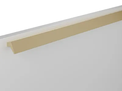 Imagen del producto de Manija para muebles de zamak. Distancia entre agujeros: 240 mm. Acabado: latón galvanizado