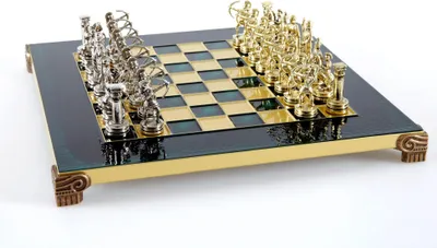 Zdjęcie produktu dla Metalowy zestaw szachowy Archers złoto/srebro + zielona deska 28x28 cm