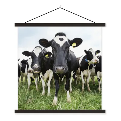 Produktbild von MuchoWow® Textilposter Kühe - Gras - Frühling - Tiere - Wiese - Bauernhof 40x40 cm mit schwarzem Rahmen - Fotos