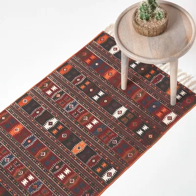 Produktbild von HOMESCAPES Traditioneller Kelim-Teppich aus Baumwolle in Terracotta, Schwarz und Braun, 66 x 200 cm