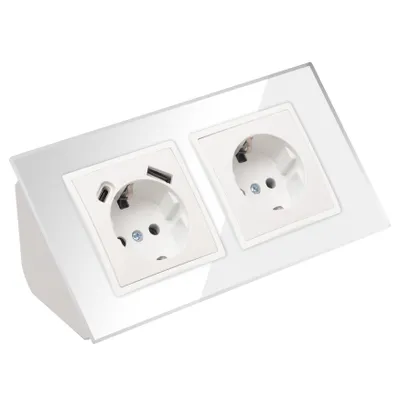 Produktbild von Glas Ecksteckdose Steckdose und Steckdose mit USB-C Steckdosenblock 45° Verteilerdose weiß.