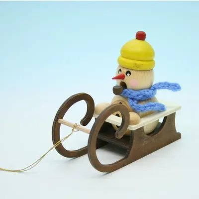 Produktbild von Räucherfigur Schneemann Schmelzi mit Schlitten natur Höhe 8cm NEU