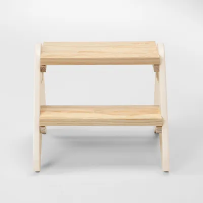 Immagine prodotto di B. Peek-a-boost - Sgabello a due gradini in legno color avorio, dotato di maniglie e superficie antiscivolo per una presa sicura, adatto ai bambini