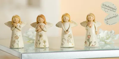Produktbild von Gilde Figur, Engel, "Mutmacher", Blumenmuster, Kunstharz, beige, L. 4 cm, B. 6 cm, H. 8.5 cm 37027 4009079370270 4 Stück (4-fach sortiert)