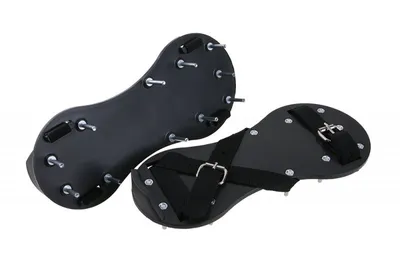 Produktbild von Spikesohlen zum Befestigen an Schuhen aus Kunststoff und Stahl mit 30 mm Spikes