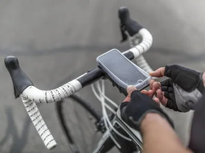 Produktbild von QUAD LOCK Poncho Wetterschutz Schutzhülle - iPhone 12 Pro Max