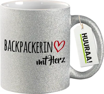 Produktbild von Huuraa Glitzertasse Backpackerin mit Herz 330ml Silber Keramik Kaffeebecher Geschenkidee