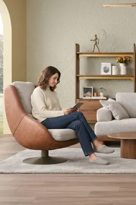 Immagine prodotto di Poltrona dal design moderno, color beige, imbottita, elegante, rivestita in tessuto