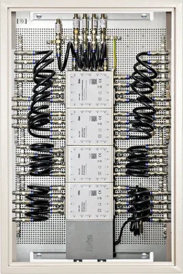 Produktbild von Fuba FMP 532 SL Multischalter-Paneel | Multischalter/Multiswitch 32 Teilnehmer, ein Satellit, komplett vormontiert im Montageschrank mit Erdung/Potentialausgleich/Überspannungsschutz, EN/VDE-konform, erweiterbar