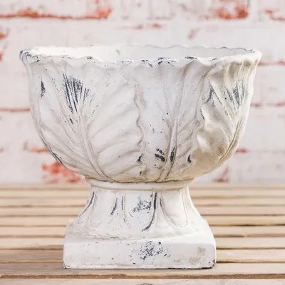Produktbild von AltoBelli Blumentopf VERONA auf Fuß mit Blatt Muster Creme Zement 22x19 cm
