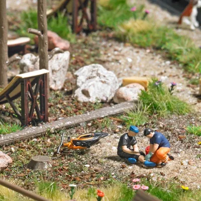 Immagine prodotto di Busch 79825 - 1/87 / H0 - Set d'azione: Incidente stradale - Nuovo