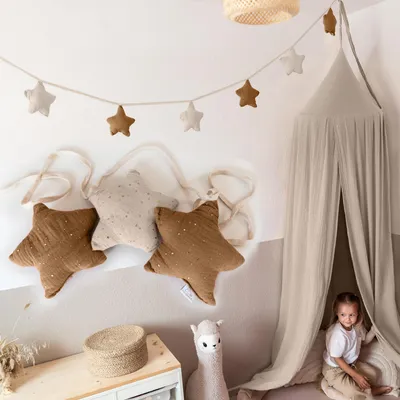 Imagen del producto de Guirnalda de estrellas nougat y beige claro con aplique dorado - De tela, 3 m