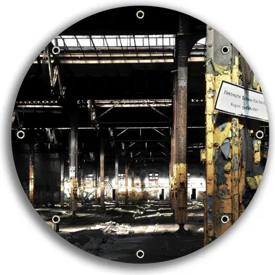 Produktbild von Wallario rundes Outdoor-Poster für Garten oder Balkon, Motiv Verlassene alte Fabrik-Halle mit leuchtenden Sonnenstrahlen, 30 cm Durchmesser