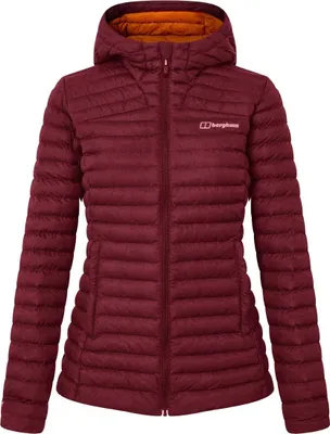 Damenjacke Nula Micro Jacket von Berghaus in Dunkelrot mit Kapuze und durchgehendem Reißverschluss