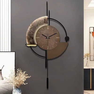 Produktbild von Unyqoos® stille Wanduhr mit Pendel, modernes Design – braun, 42 cm, MDF & Metall, leises Quarzwerk (<20 dB), gut ablesbare arabische Ziffern