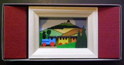 Imagen del producto de Mini locomotora de juguete, hecha con una caja de cerillas, con vagón. Dimensiones: 2,5 x 1,5 cm. Nuevo
