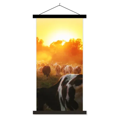 Produktbild von MuchoWow® Textilposter Kühe - Sonnenuntergang - Wiese - Tiere 60x120 cm mit schwarzem Rahmen - Magnete