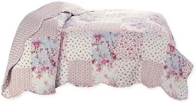 Produktbild von Unyqoos® Tagesdecke Patchwork mit Rosenmotiv 220 x 240 cm – 100% Polyester, gesteppter Bettüberwurf mit Biesen und abgerundeten Ecken,  Standard 100