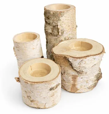 Produktbild von Set mit 4 Kerzenhaltern aus Birkenholz, verschiedene Höhen (4–12 cm)