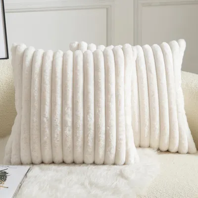 Produktbild von Omgoods – Set aus 2 Kissenbezügen, gestreift, aus Kunstfell, 50 x 50 cm, Creme-Weiß
