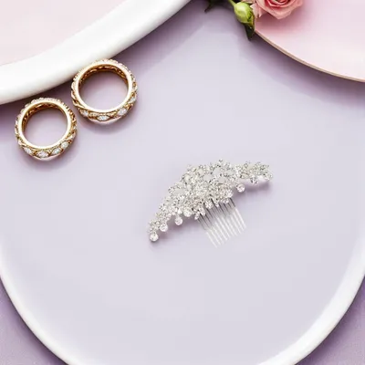 Produktbild von Braut-Haarkamm mit Strass und Kristallen aus silberner Legierung für Frauen bei Hochzeiten und besonderen Anlässen, mit Strassdekor und als Haarzubehör