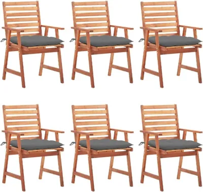 Produktbild von 6 Gartenstühle aus massivem Akazienholz mit Kissen, imprägniertem Polyester und einer maximalen Belastbarkeit der Sitzfläche von 110 kg