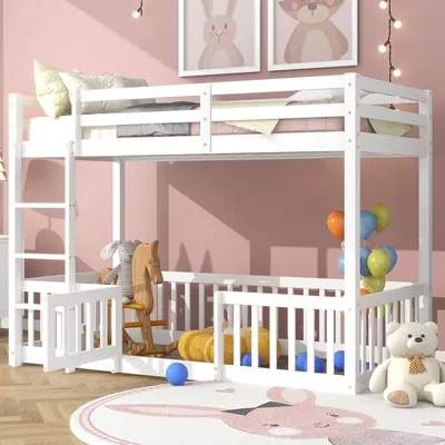 Produktbild von Flieks Hochbett Spielbett für Kinder, Kiefer+MDF, weiß-naturfarben, Rausfallschutz, Tür, oberer Lattenrost, 3-stufige rechtwinklige Leiter, platzsparend, Matratze 90x200cm, Produkt 208x101,5x150cm
