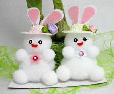 Produktbild von Hasenpärchen aus Textilmaterial mit Hut ca. 8 cm