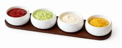Produktbild von Chubby 4-teiliges Servierset mit Holztablett und 4 Keramikschälchen