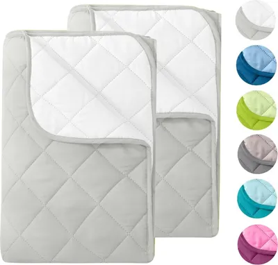 Two quilted blankets are shown laid out on a white background. To the right, there are circular swatches of different colored blankets.