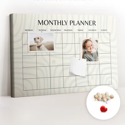 Imagen del producto de Tablero de corcho con chinchetas - Tablero con chinchetas para fotografías y notas - 60x40 cm - 100 chinchetas de madera - Planificador mensual