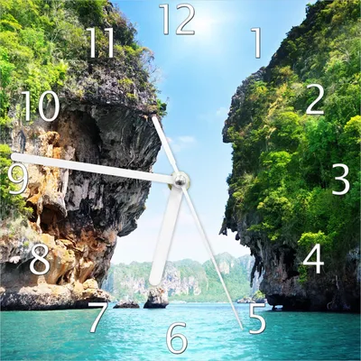 Produktbild von Wallario Design Wanduhr Felsenschlucht am Meer in Thailand aus Echtglas, Größe 20 x 20 cm