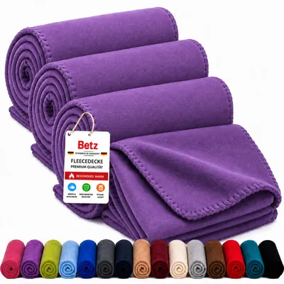 Produktbild von Betz Fleecedecke 3 Stück 130x170 cm 180g/m² – Wohndecke & Kuscheldecke – Flauschige Sofadecke als Tagesdecke – Leicht, wärmend & pflegeleicht - lila, KI-generiertes Bild