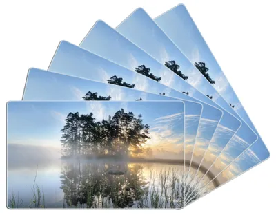 Produktbild von Wallario Frühstücksbrettchen 6er Set aus Glas, je 14 x 23 cm, mit rutschfesten Füßen, Motiv Stiller See mit Insel im Morgennebel