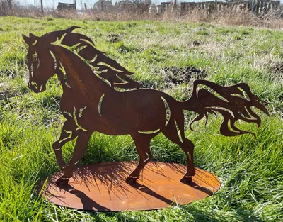 Produktbild von Gartenfigur Pferd galoppierend 43x30cm auf Platte Edelrost Gartendeko Wetterfest Rost Metall Rostfigur Tier Hengst Galopp trabend