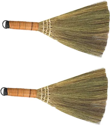 Produktbild von Handgefertigter Reisigbesen mit Holzstiel für Erwachsene zur Reinigung von Zimmern und Haushalten aus natürlichem Material mit sorgfältiger Verarbeitung