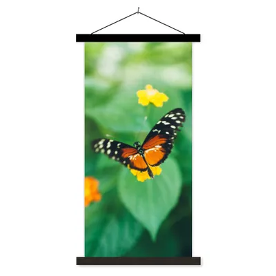 Produktbild von MuchoWow® Textilposter Schmetterling auf Blume 60x120 cm mit schwarzem Rahmen - Magnete