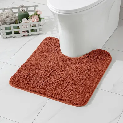 Productafbeelding van Antislip badmat, U-vormig, karamelkleurig, 50x60 cm. Gemaakt van microvezel, absorberend en machinewasbaar