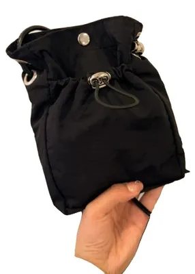 Obrázek produktu pro Taška přes rameno, kompaktní design, odolný nylon, černá