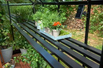 Produktbild von Juliana integrierter Lamellentisch für Compakt, Premium, Gärtner, Orangerie, Oase und Grand Oase Gewächshaus Premium 2,96 x 2,96 m - 8,8 m² (Gr. 1)