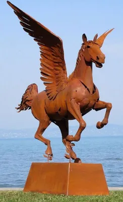 Produktbild von Casa Padrino Luxus Deko Skulptur Pegasus Pferd mit Sockel Rost 288 x 175 x H. 305 cm - Lebensgroße Stahl Skulptur - Riesige Garten Deko Figur - Garten Skulpturen - Metall Skulpturen