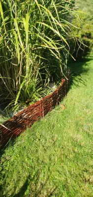 Produktbild von Beeteinfassung Weide - Steckzaun aus verflochtenen Weidenzweigen 120 cm 30 cm 5 Stück