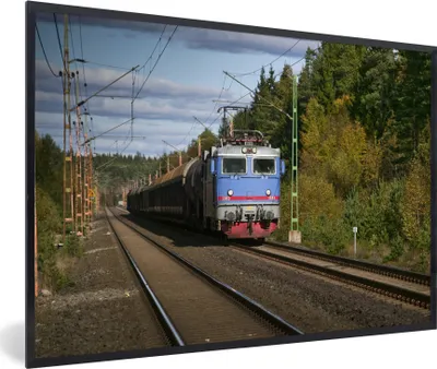 Produktbild von MuchoWow® MuchoWow® Gerahmtes Poster Ein Zug auf einer Eisenbahnstrecke 60x40 cm - Poster mit zchwarzem Bilderrahmen - Printing - Wanddeko Schlafzimmer