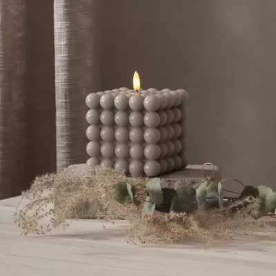 Zdjęcie produktu dla Świeca Led woskowa filarowa FLAMME DOT szara 12,5cm
