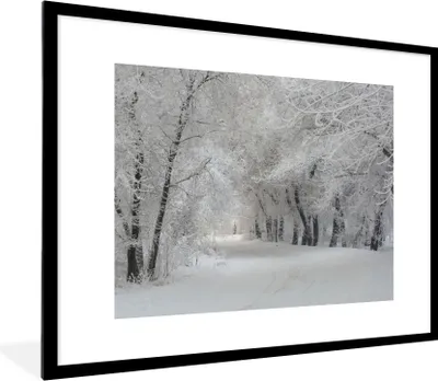 Produktbild von MuchoWow® Gerahmtes Poster Bäume - Schnee - Winter 80x60 cm - Poster mit Schwarzem Bilderrahmen Wandposter Rahmen Foto Bilder - Schlafzimmer-Dekorationen - Fotoposter
