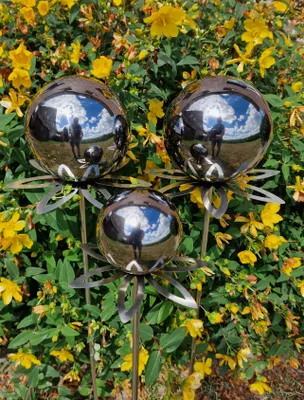 Produktbild von Blütenzauber Paris Rosenkugel 15/15/10 cm Edelstahl schwarz poliert Gartenstecker mit Stab 80 cm